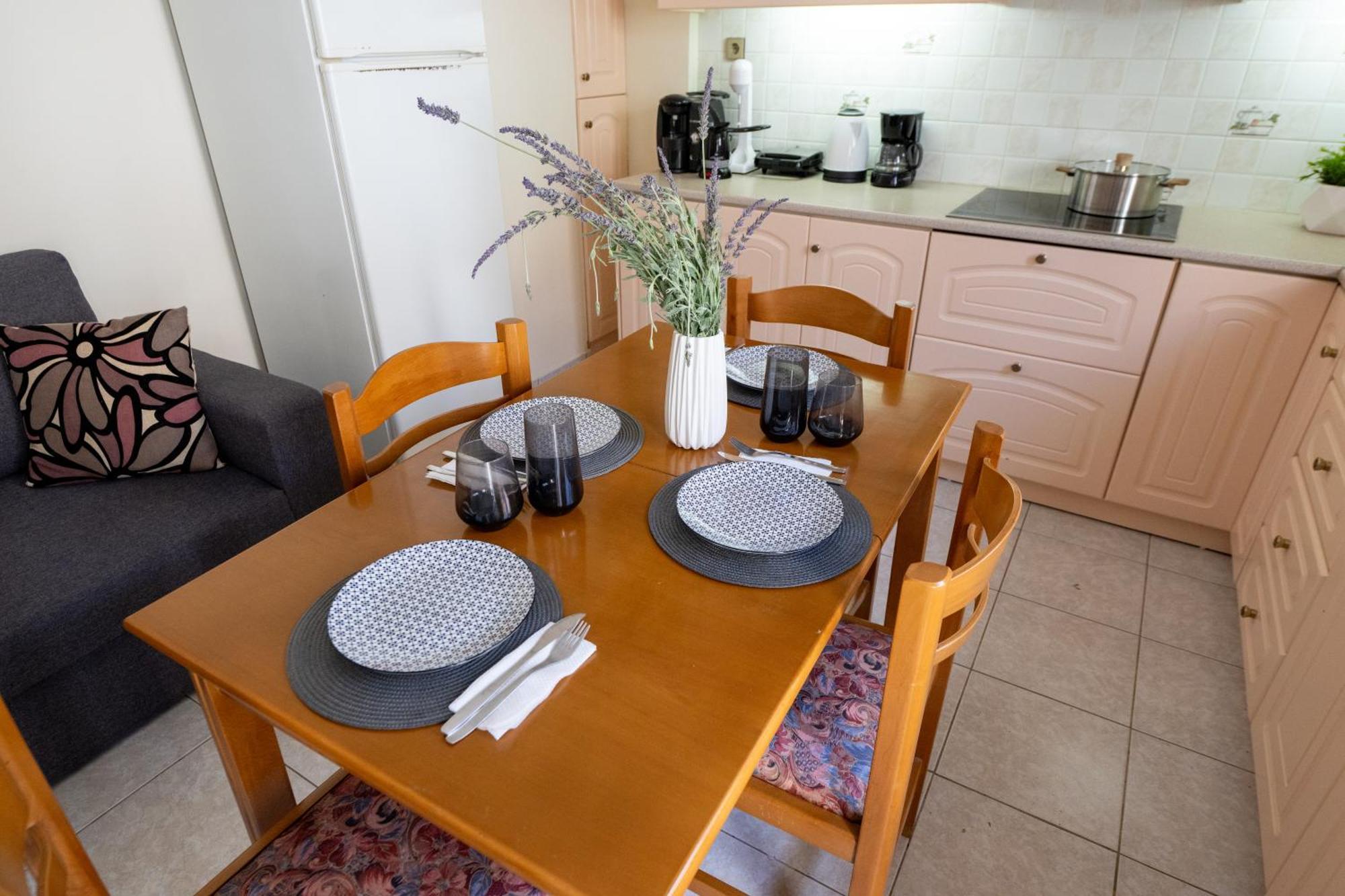 Mando Patrasso - Classical Apartment In The Center Of Patras With Free Parking Eksteriør billede