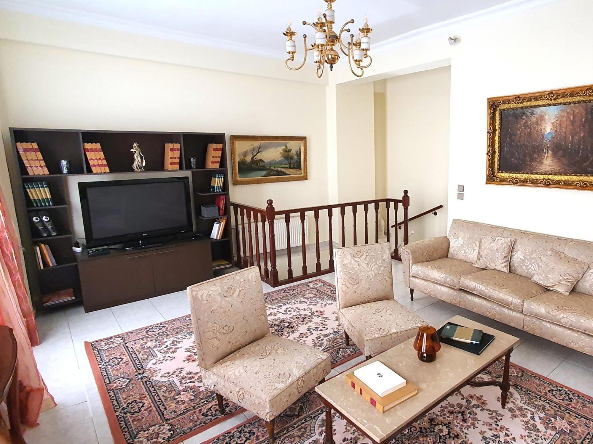 Mando Patrasso - Classical Apartment In The Center Of Patras With Free Parking Eksteriør billede
