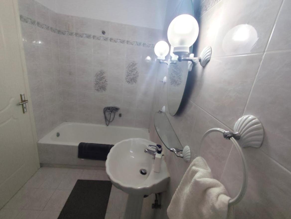 Mando Patrasso - Classical Apartment In The Center Of Patras With Free Parking Eksteriør billede