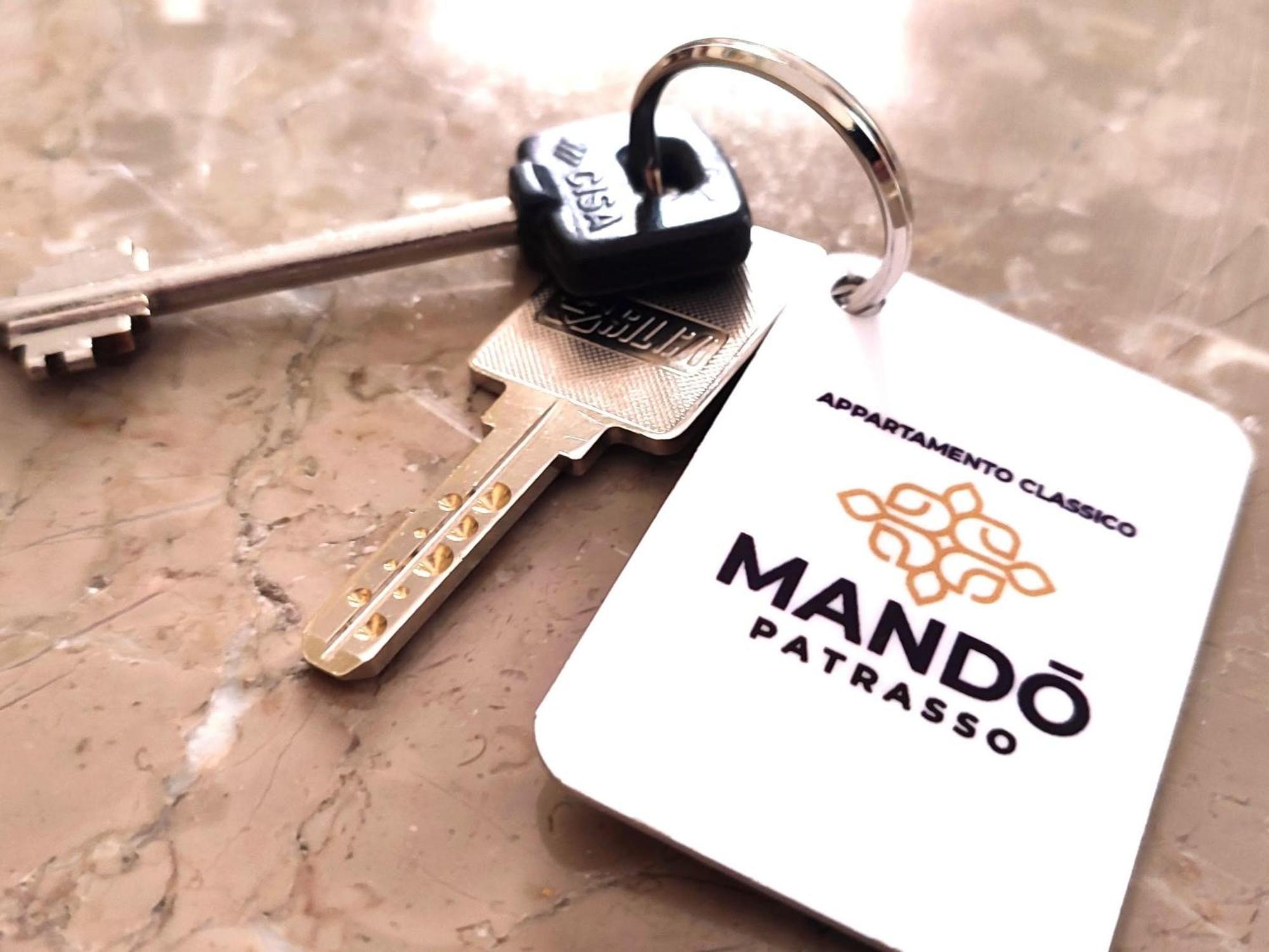 Mando Patrasso - Classical Apartment In The Center Of Patras With Free Parking Eksteriør billede