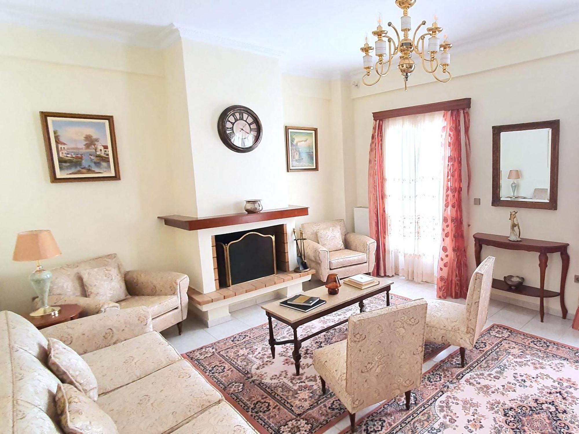 Mando Patrasso - Classical Apartment In The Center Of Patras With Free Parking Eksteriør billede
