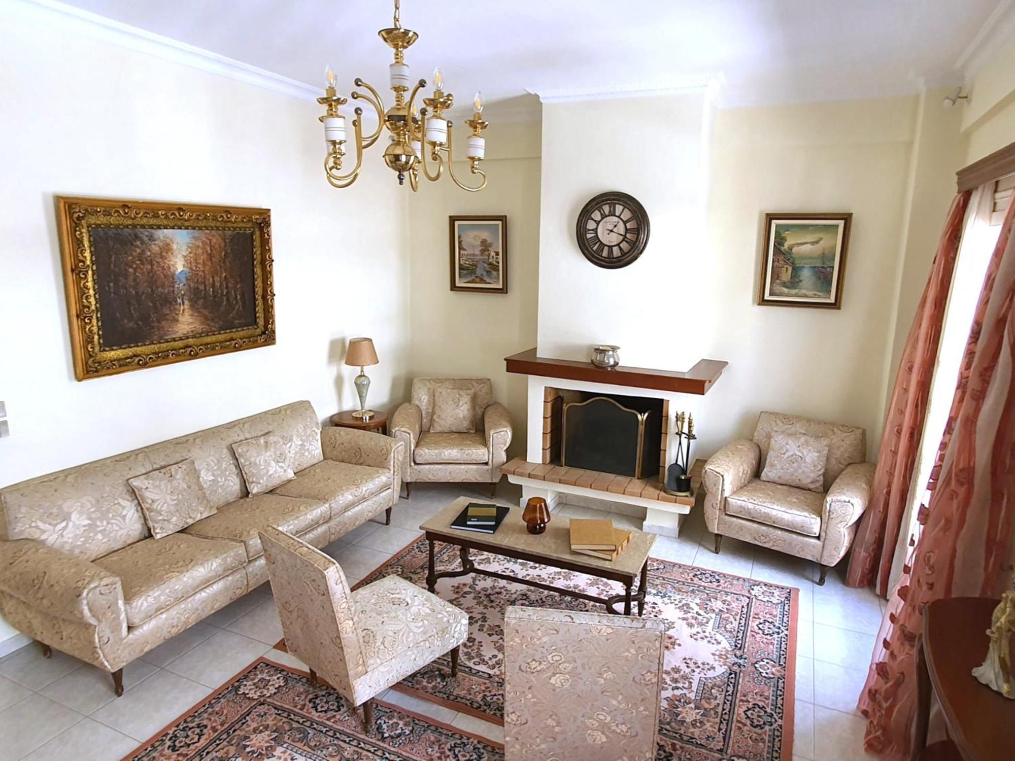 Mando Patrasso - Classical Apartment In The Center Of Patras With Free Parking Eksteriør billede