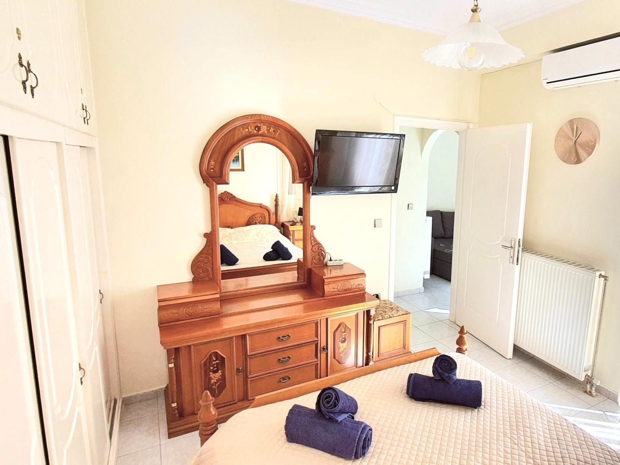 Mando Patrasso - Classical Apartment In The Center Of Patras With Free Parking Eksteriør billede